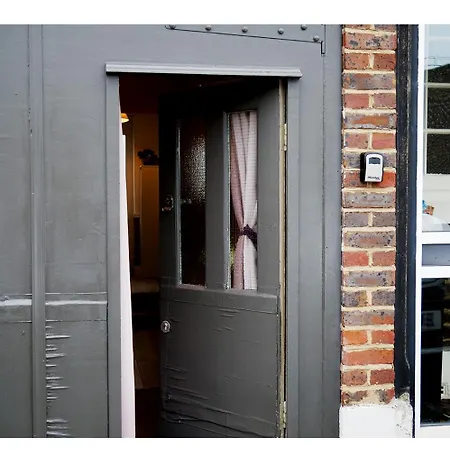 La Estrella Apartment Beckenham Exterior photo